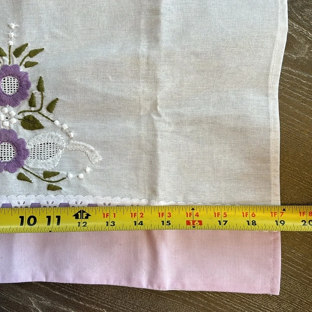 NWT Embroidered Flowers‎ Kitchen Linen